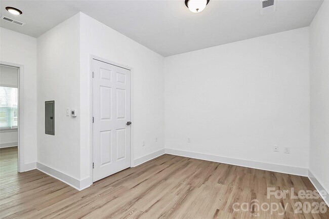 Foto del edificio - 3515 Markland Dr