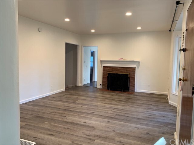 Building Photo - 306 Laurel Ave