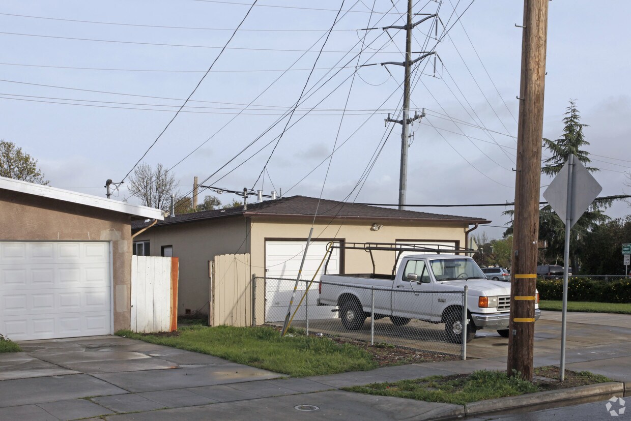 Building Photo - 1135 Del Norte Ave