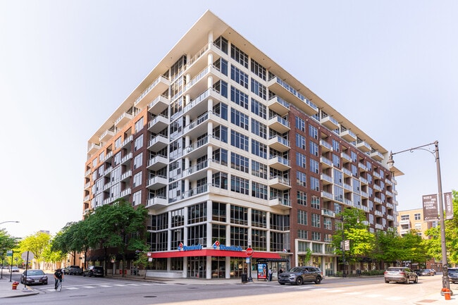Building Photo - 901 W Madison St