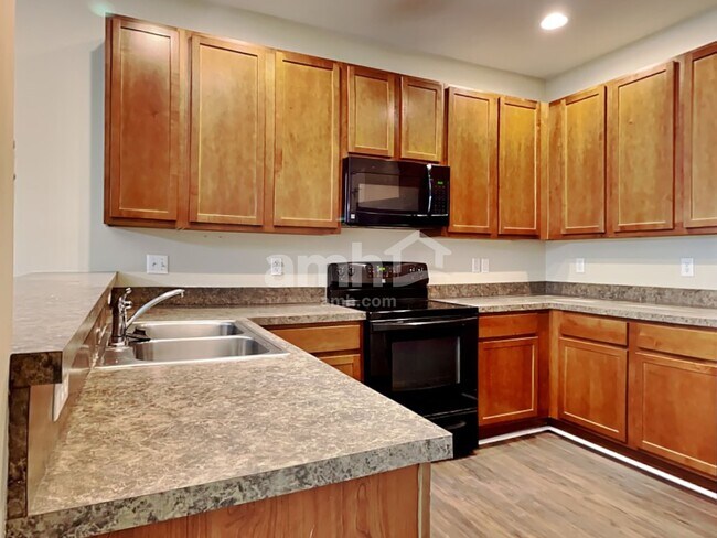 Foto del edificio - 241 Meadow Wood Rd
