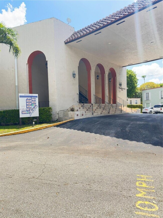 Foto del edificio - 10762 N Kendall Dr