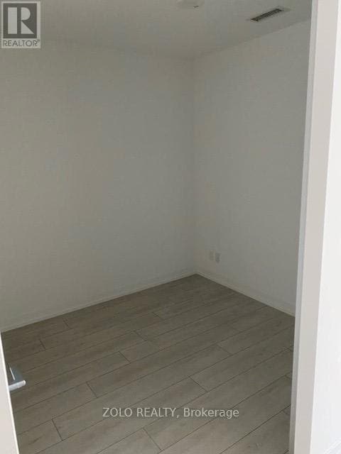 Photo du bâtiment - 5 Buttermill Ave.