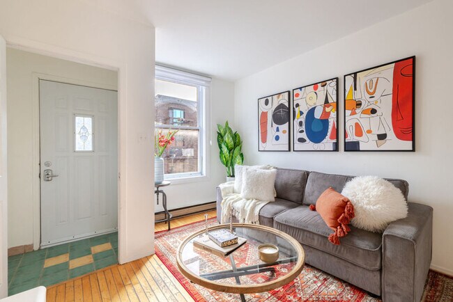 Building Photo - 4415 Avenue Coloniale-SI ID1602276P