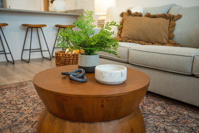 Building Photo - 909 Euclid Ave