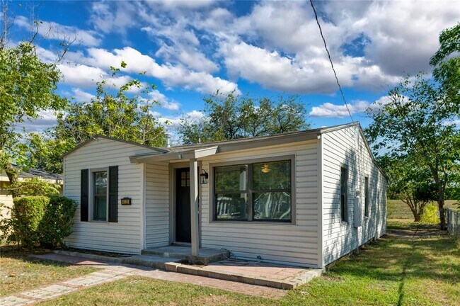 Foto del edificio - 4523 Rockwood Dr