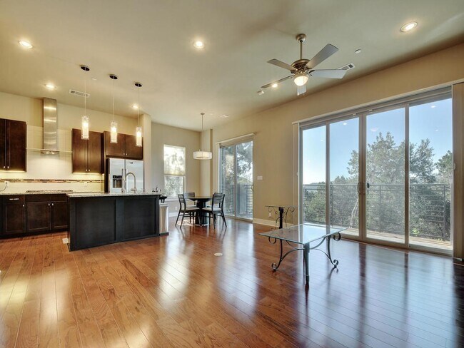 Building Photo - 8110 Ranch Rd 2222