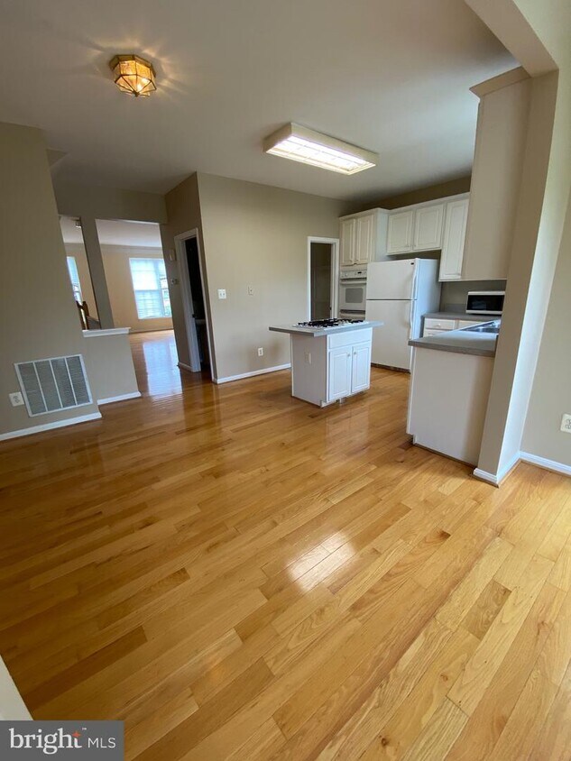Primary Photo - 13012 Park Crescent Cir