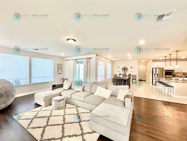 Foto del edificio - Welcome to your dream home, where modern elegance meets unparalleled convenience!