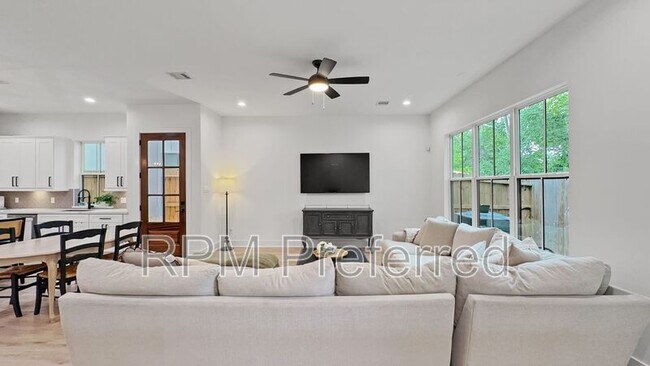 Building Photo - 6423 Highland Pine Ln