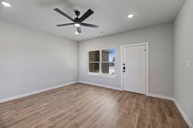 Foto del edificio - AVAILABLE NOW!  CUL-DE-SAC TRIPLEX LOT LOCATED ON 1-ACRE IN MIDLOTHIAN, TX!