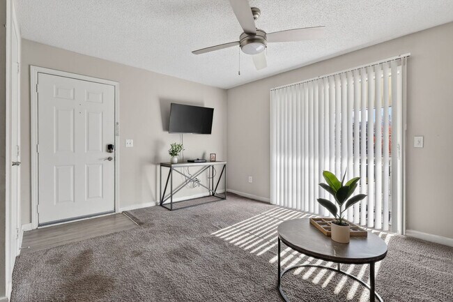 Foto del edificio - 50 Northtown Dr