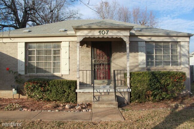 Foto del edificio - 3 br, 2 bath House - 107 E 35th Pl