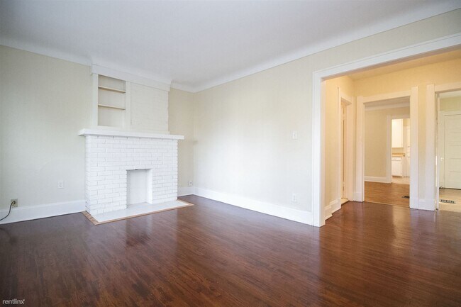 Foto del edificio - 2 br, 1 bath Duplex - 149 University Blvd ...