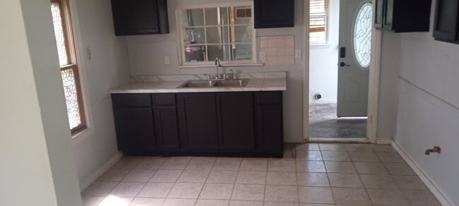 Building Photo - 4521 Victory Ave