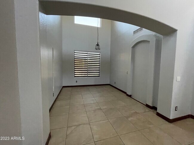 Foto del edificio - 10421 W Roanoke Ave