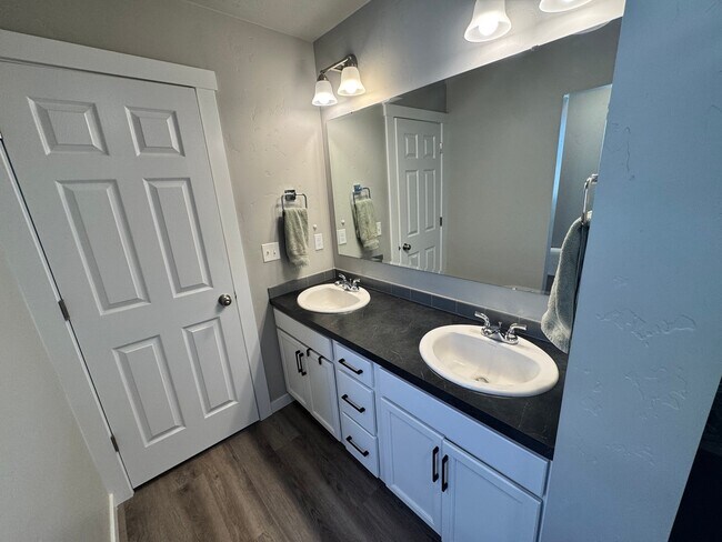 Foto del edificio - 6580 S Birch Creek Ave