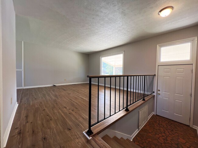 Foto del edificio - Updated 3 Bedroom / 2.5 Bathroom in Jack B...