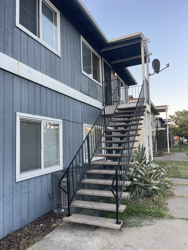 Building Photo - 2773 Meadowview Rd