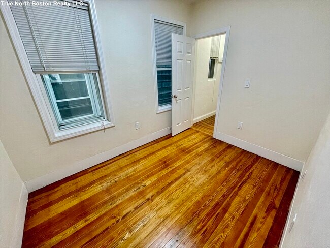 Building Photo - 207 Princeton St