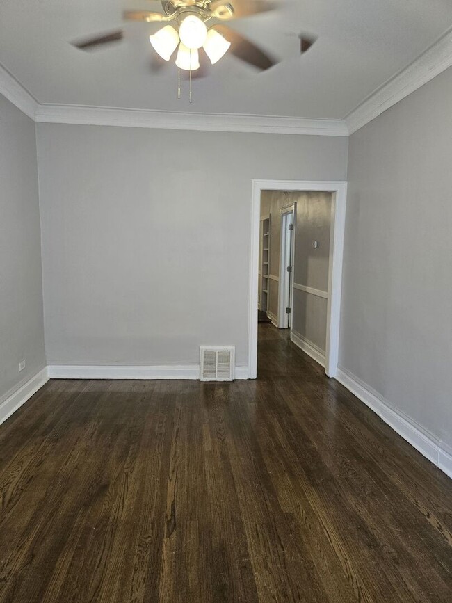 Foto del edificio - 6838 S Maplewood Ave