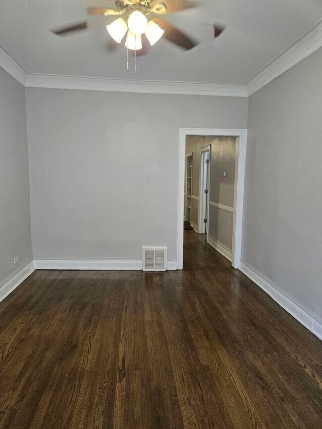 Building Photo - 6838 S Maplewood Ave