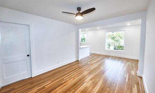 Foto del edificio - 3300 Tom Green St