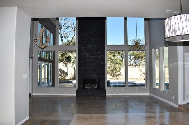 Foto del edificio - Modern home with pool in Arlington