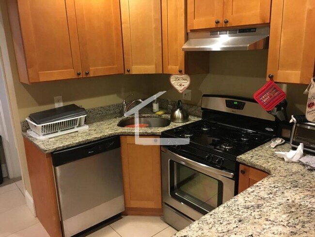 Foto del edificio - No Brokers Fee, Steps from Agganis Arena, heat, Hot Water Included, Laundry on a Site, Parking fo...