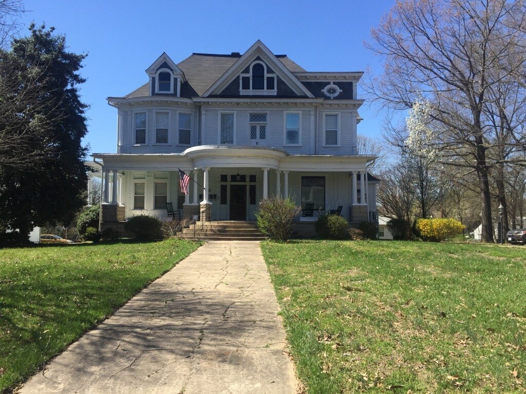 1304 N Main St, South Boston, VA 24592 Apartments in South Boston, VA