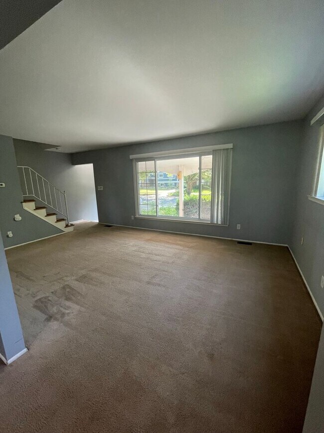 Foto del edificio - Spacious Four Bedroom Home Available Summer of 2026!