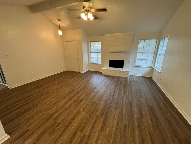 Building Photo - Nice single story home in Grand Prairie-Oak Hollow