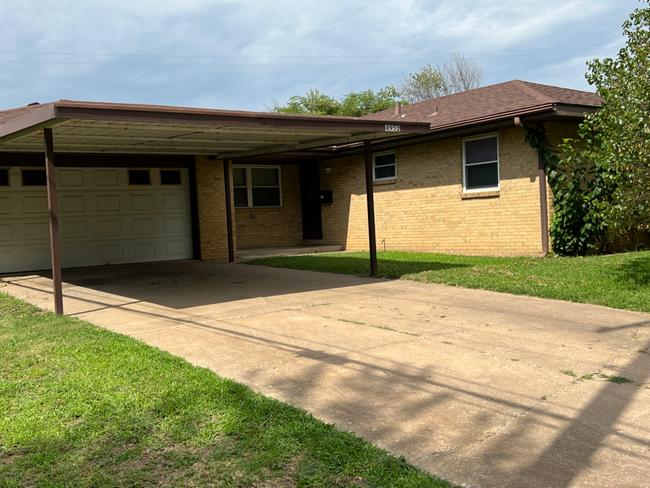 Building Photo - 2023 Cornell Dr