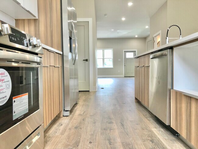 Foto del edificio - 7047 Gillespie St