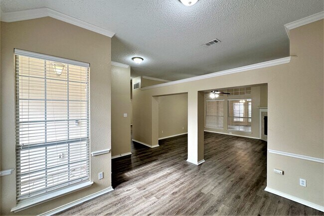 Foto del edificio - 1501 Hunter Ct