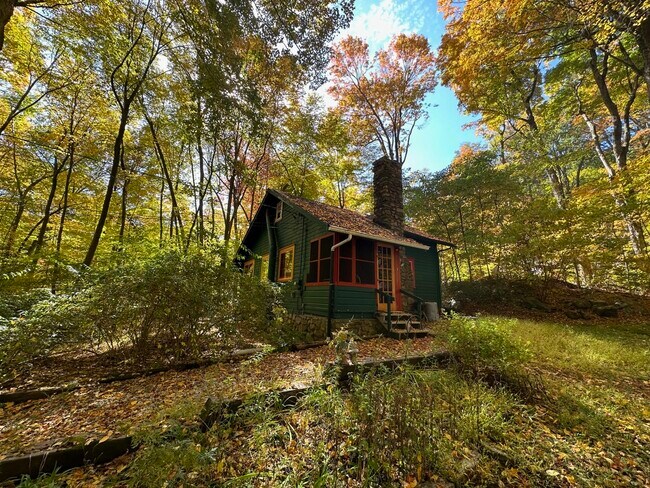 Cabaña privada de retiro creativo en el valle del Hudson, rodeada de bosque (otoño). - 20 Victoria Way
