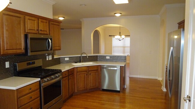 Building Photo - Great Home in Canebrake. Lawncare is inclu...