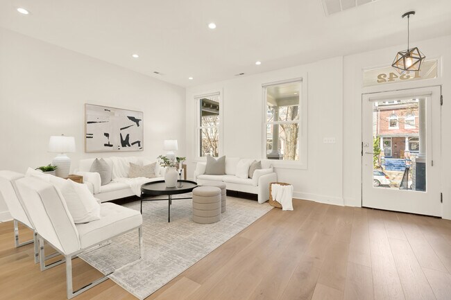 Foto del edificio - 1342 Meridian Pl NW