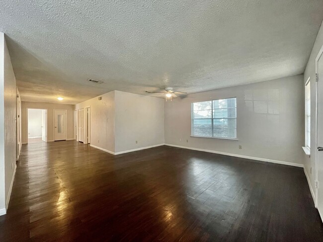 Building Photo - 1211-1213-1213 Girard St