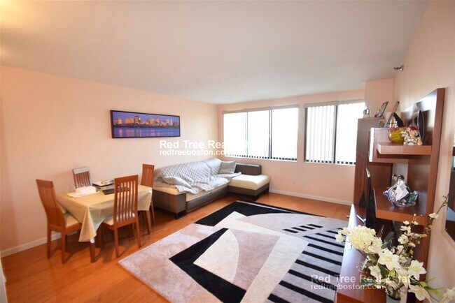Foto del edificio - 1731 Beacon Street Apt #U316, Brookline, M...