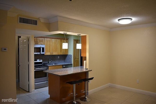 Building Photo - 800 SW 129th Pl