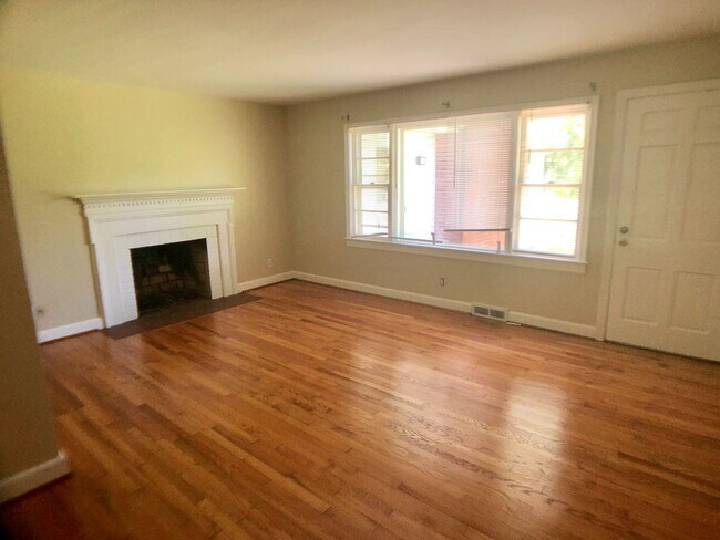 Building Photo - 3 BR close to Linley Park and Arboretum