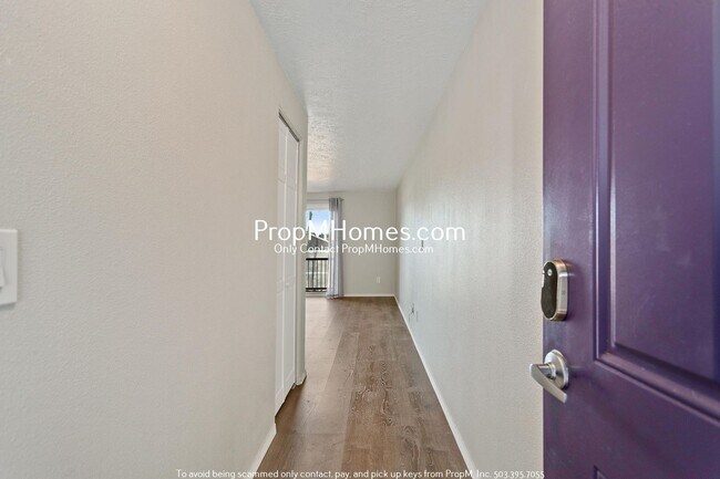 Building Photo - Beautiful Condo Living in the Heart of Tua...