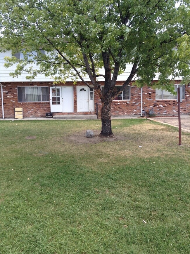 Building Photo - 4719 Hickory Pl