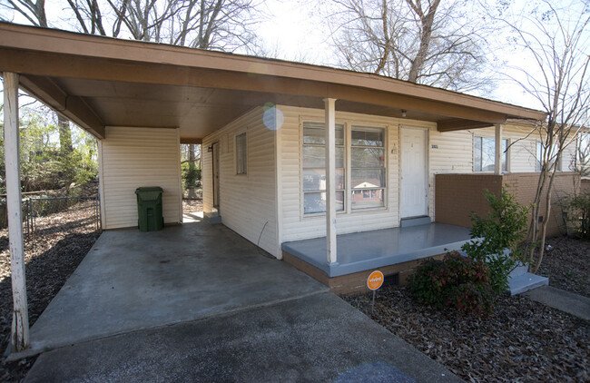 Building Photo - 3 Bedroom Cottage - COMING SOON!