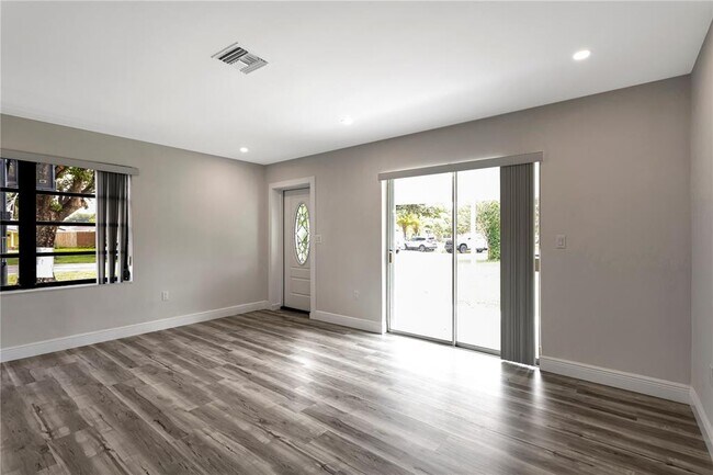 Foto del edificio - 361 NW 49th Ave