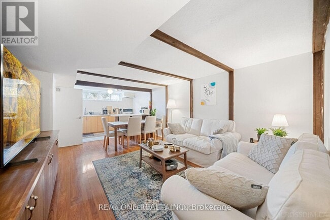 Building Photo - 221 Elka Dr