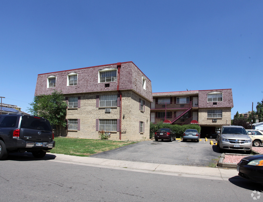 Primary Photo - Fox Street Apartments