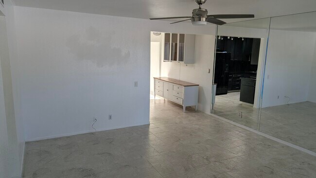 Foto del edificio - 425 Bradshaw E Ln