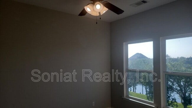 Building Photo - 4504 Pontchartrain Dr